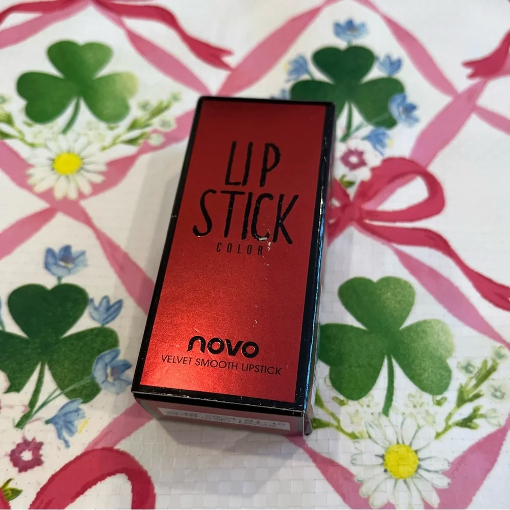 Vampy Lipstick in a Beautiful Red Square Tube